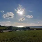 Secluded Harbor Cottage-by Traum בית נופש