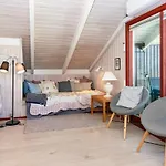 Secluded Harbor Cottage-by Traum Hemmet