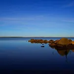Secluded Harbor Cottage-by Traum Hemmet