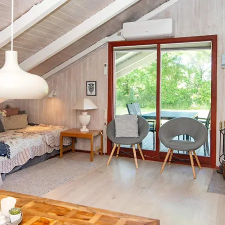 Secluded Harbor Cottage-by Traum