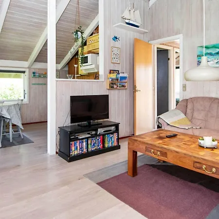 Secluded Harbor Cottage-by Traum *