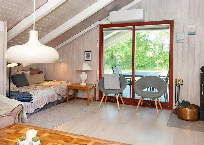 Secluded Harbor Cottage-by Traum