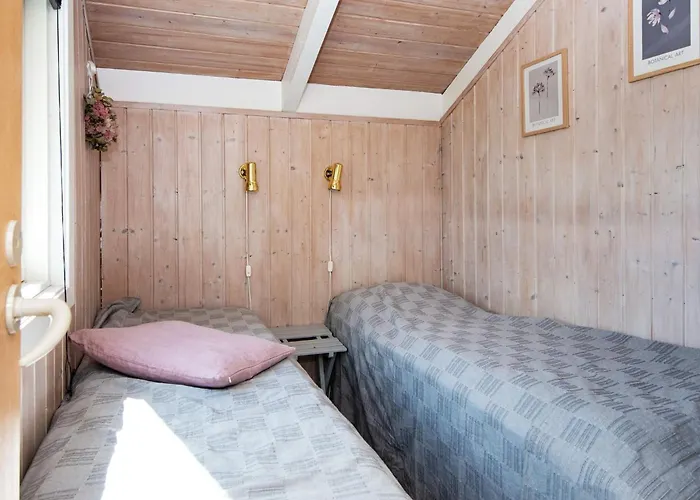 Secluded Harbor Cottage-by Traum Casa de Férias Hemmet