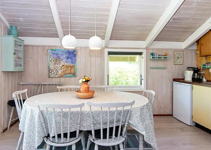 Secluded Harbor Cottage-by Traum Casa de Férias Hemmet