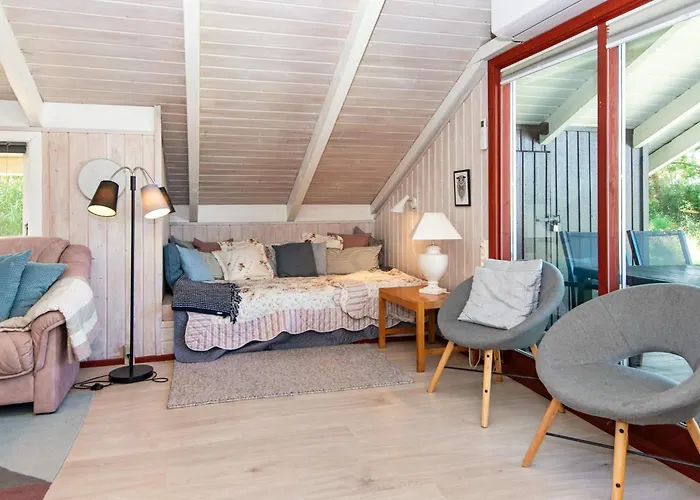 Secluded Harbor Cottage-by Traum Hemmet