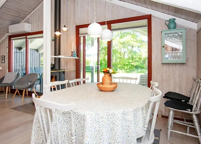 Secluded Harbor Cottage-by Traum Casa de Férias Hemmet