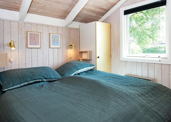 Secluded Harbor Cottage-by Traum Casa de Férias Hemmet