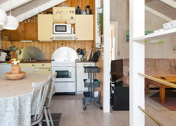 Secluded Harbor Cottage-by Traum *