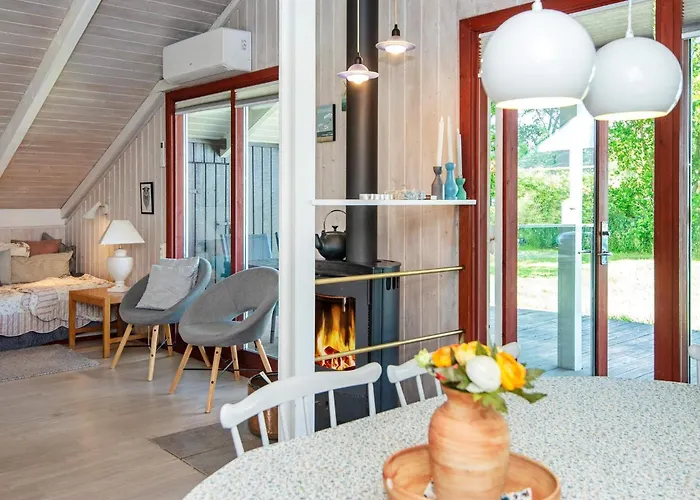 Secluded Harbor Cottage-by Traum Casa de Férias Hemmet